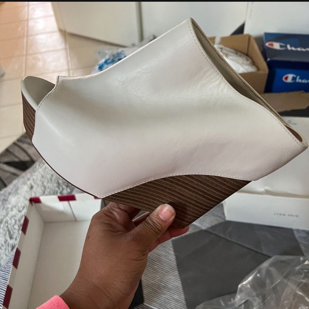 White Jessica Simpson heels size 8.5